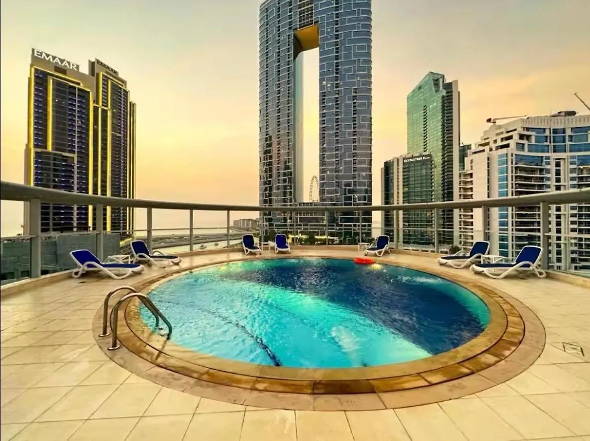 Luxury Dubai Marina Stunning Views & Rooftop Pool Apartment